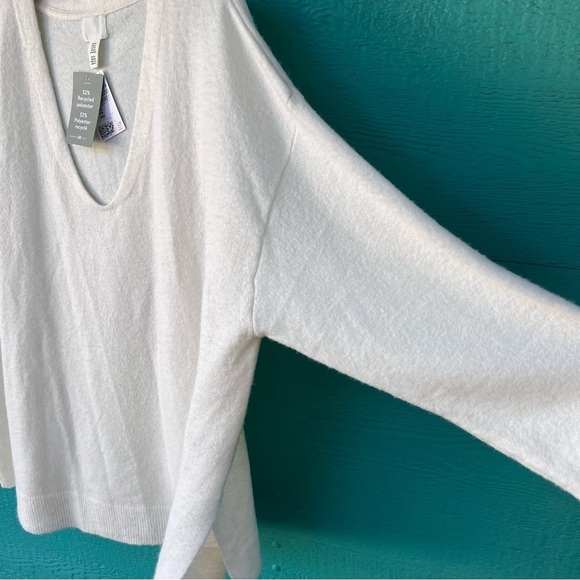 H&M SOFT WOOL BLEND FUZZY SWEATER V-NECK WHITE IVORY TUNIC SIZE XXL NWT - Picture 9 of 11
